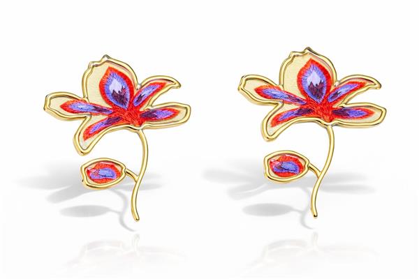 Perla Pembe Çiçek Motifli Metal Küpe